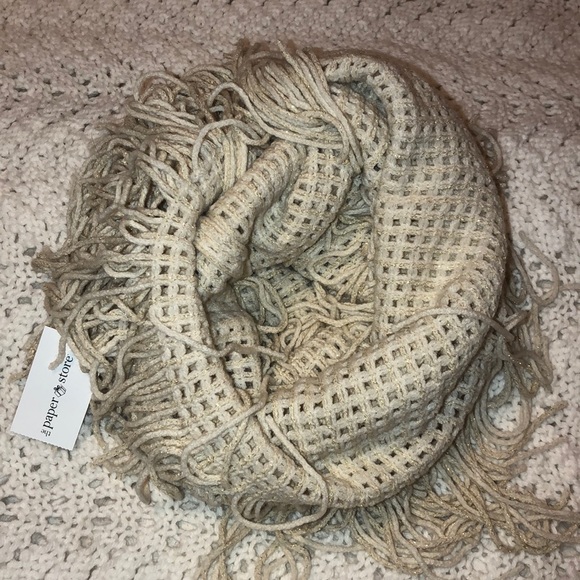 NWT! Cream infinity scarf with gold reflex’s - Picture 2 of 2